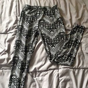 Soft leggings:) black and white patterned